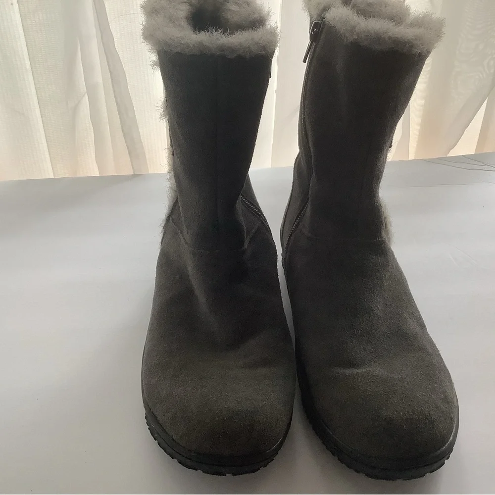 NEW/Unworn Minnetonka Charcoal Suede Boots - Picture 2 of 8